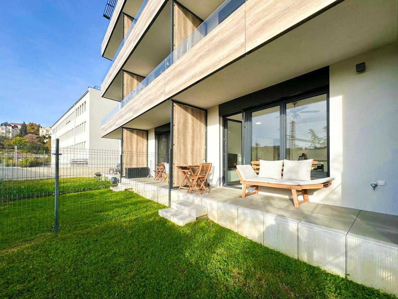 Vila Vinice Prague Extérieur photo