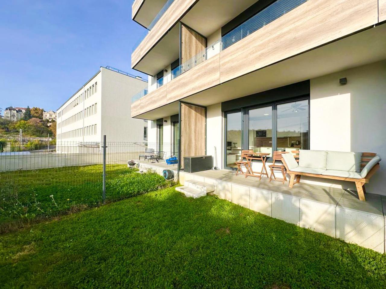Vila Vinice Prague Extérieur photo
